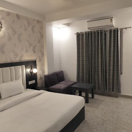 Hotel Varanasi Inn Екстер'єр фото