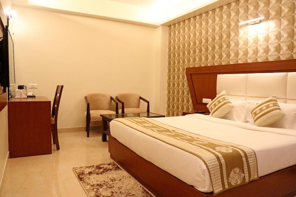 Hotel Varanasi Inn Екстер'єр фото