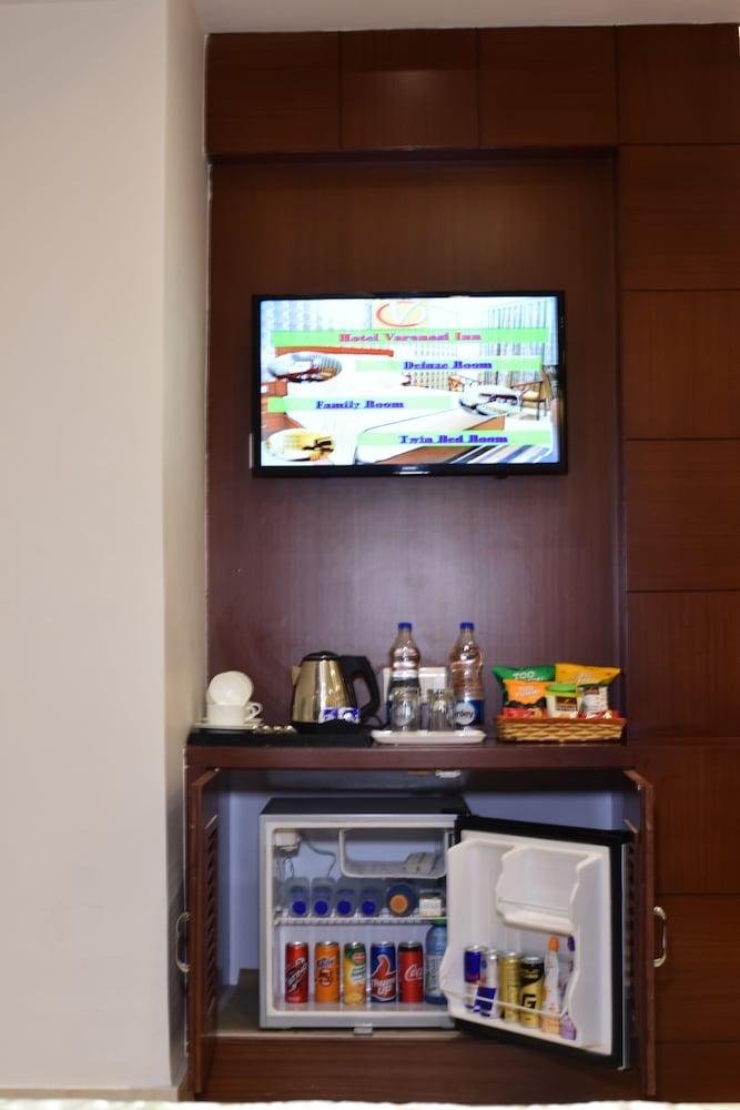 Hotel Varanasi Inn Екстер'єр фото