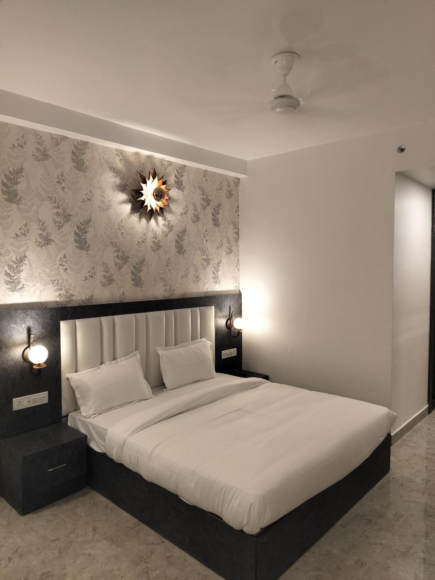 Hotel Varanasi Inn Екстер'єр фото
