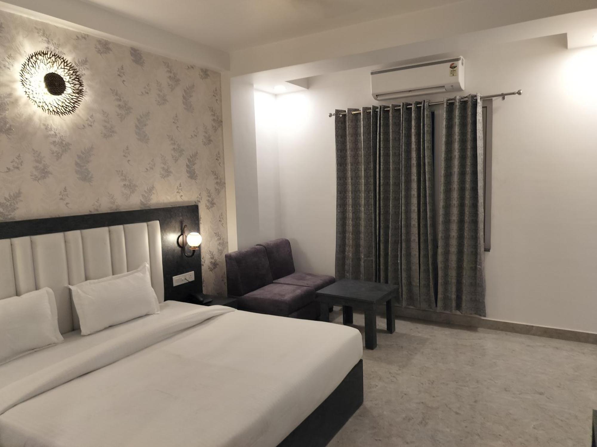 Hotel Varanasi Inn Екстер'єр фото