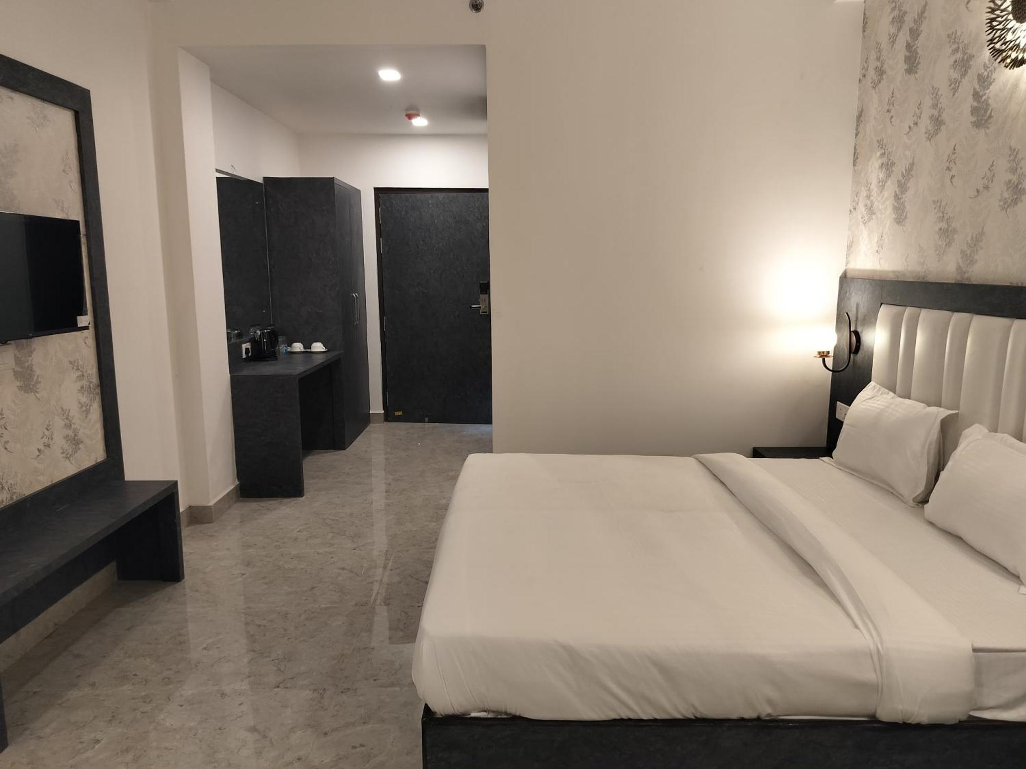 Hotel Varanasi Inn Екстер'єр фото