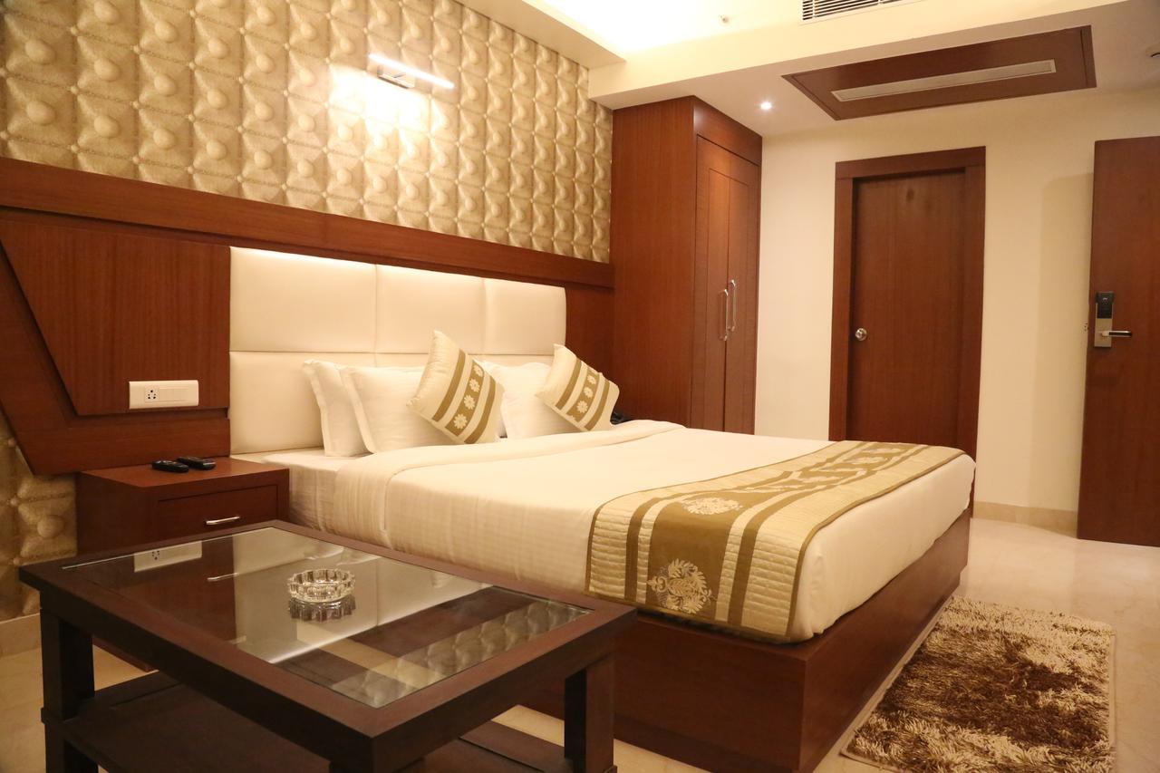 Hotel Varanasi Inn Екстер'єр фото