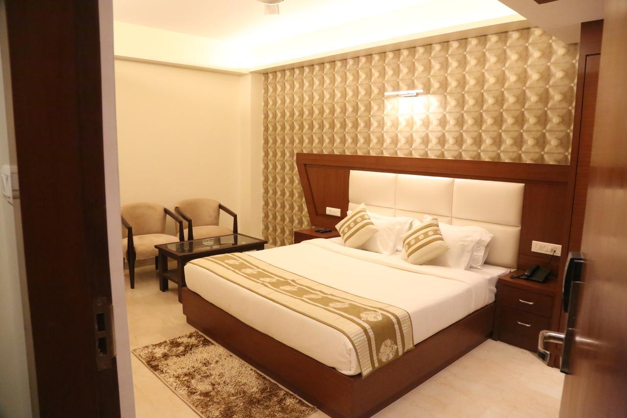 Hotel Varanasi Inn Екстер'єр фото