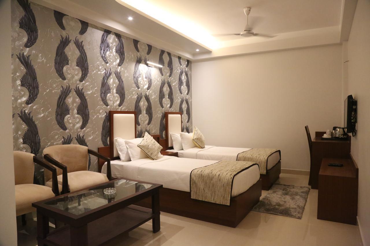 Hotel Varanasi Inn Екстер'єр фото