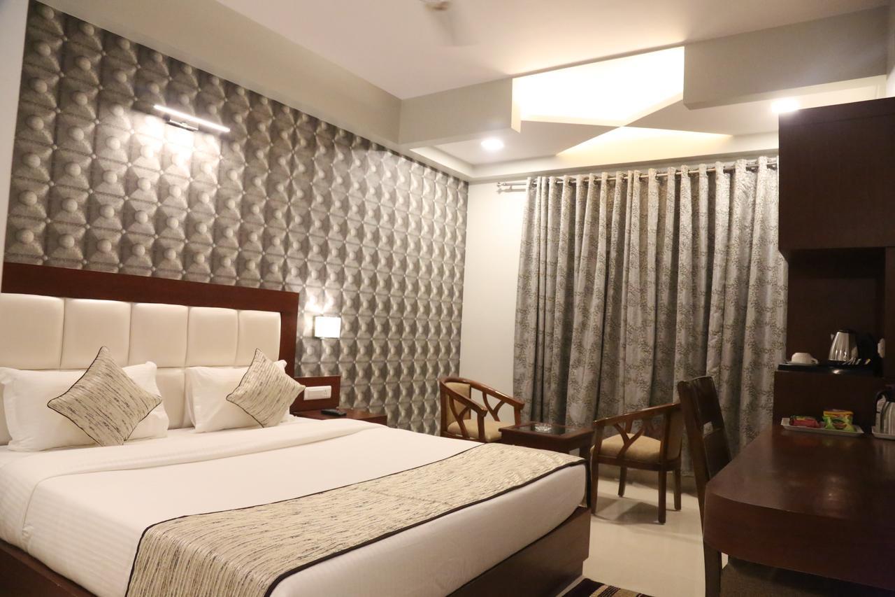 Hotel Varanasi Inn Екстер'єр фото