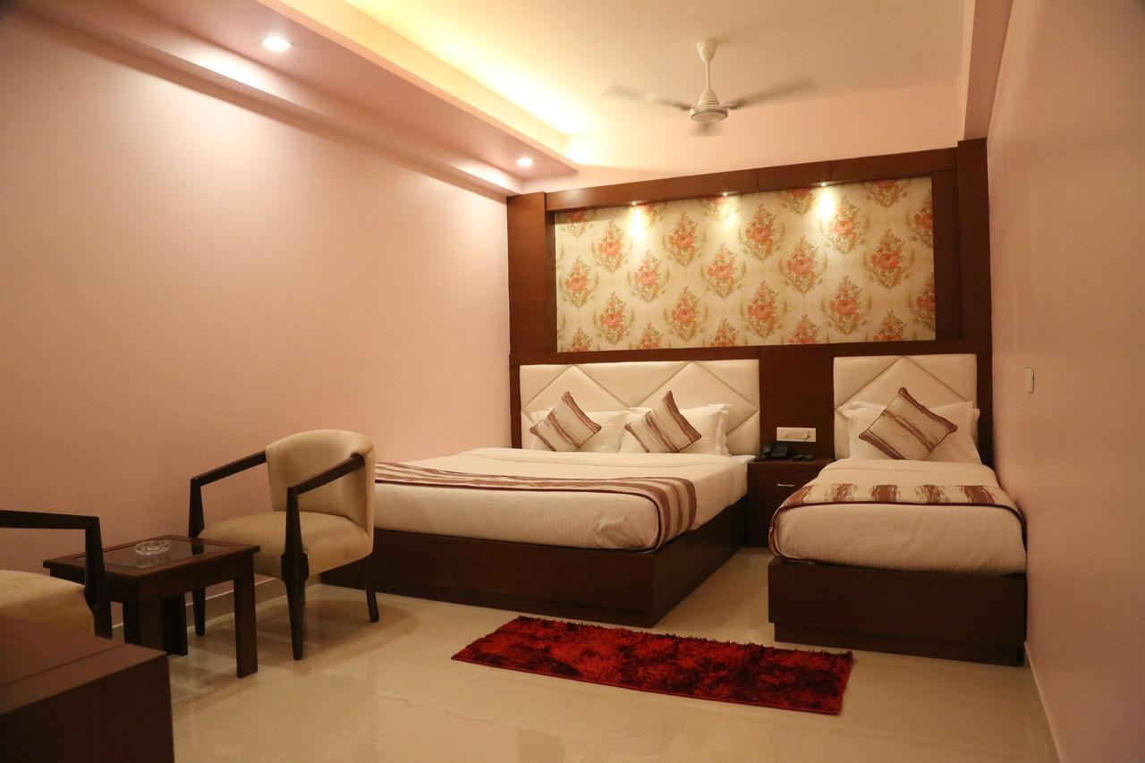 Hotel Varanasi Inn Екстер'єр фото