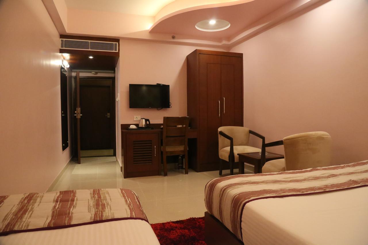 Hotel Varanasi Inn Екстер'єр фото