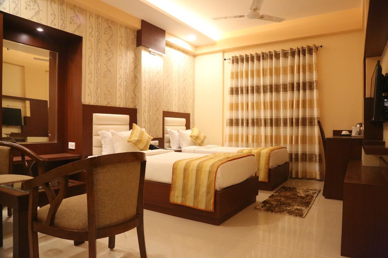 Hotel Varanasi Inn Екстер'єр фото