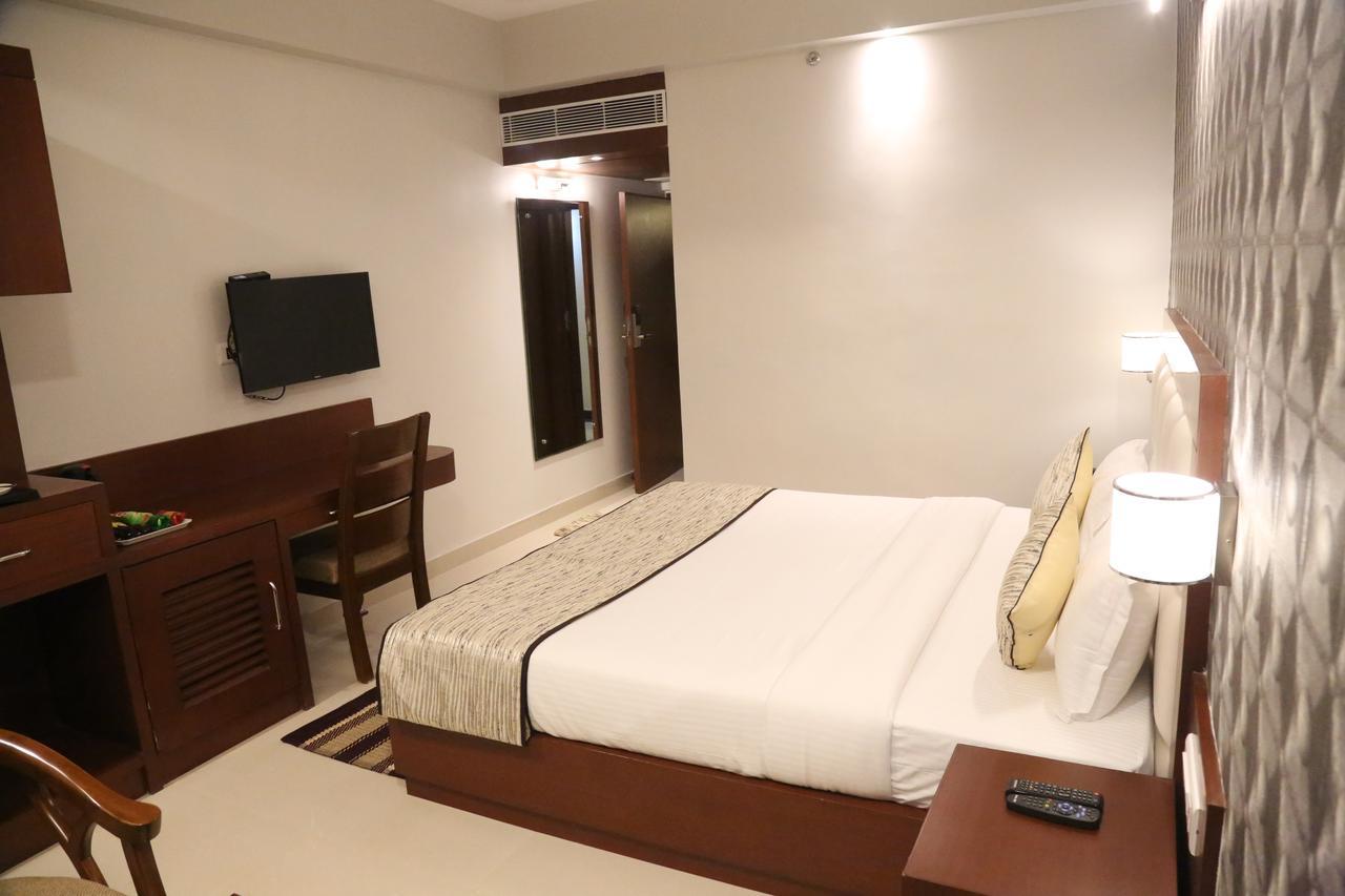 Hotel Varanasi Inn Екстер'єр фото