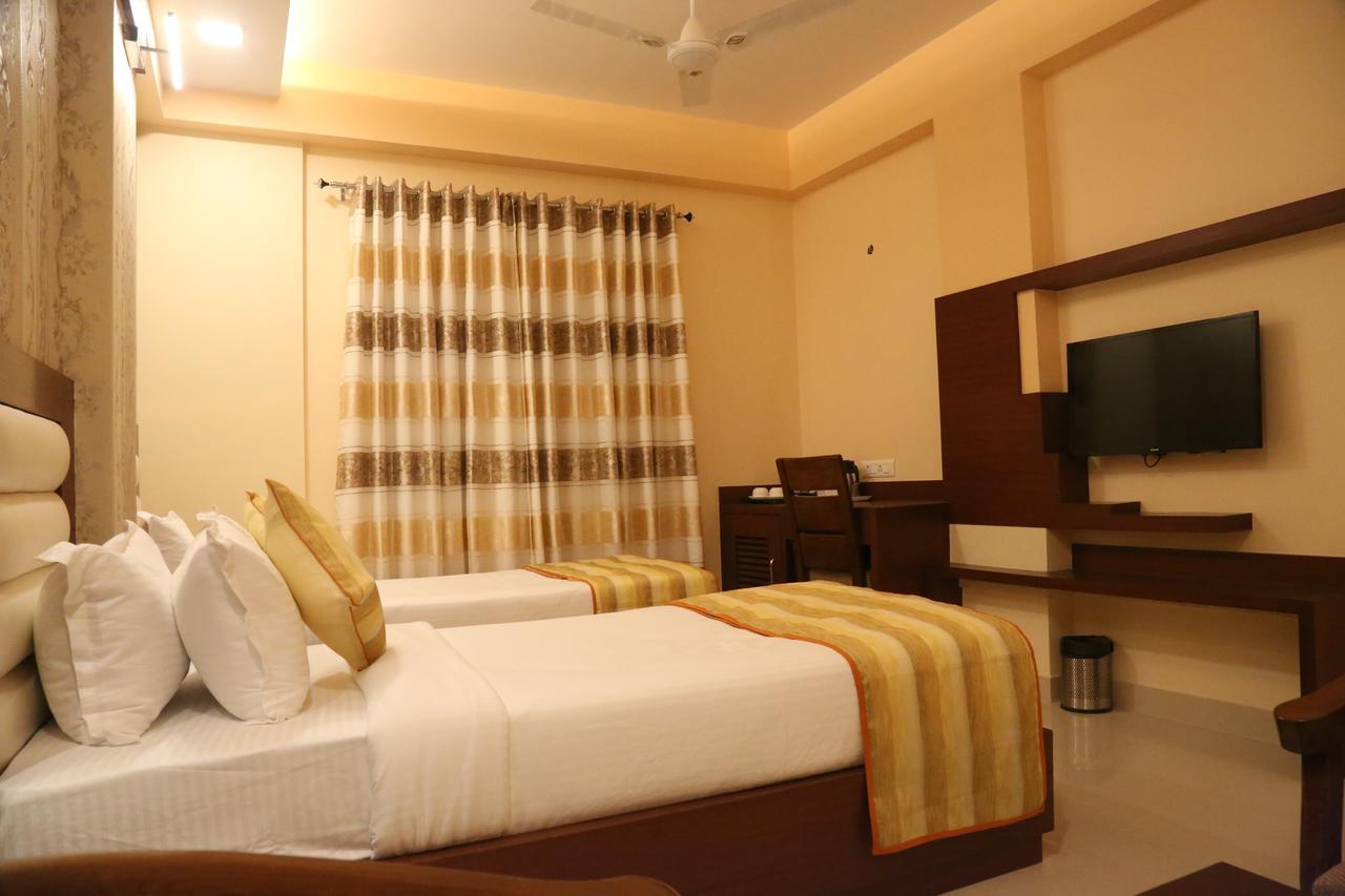 Hotel Varanasi Inn Екстер'єр фото