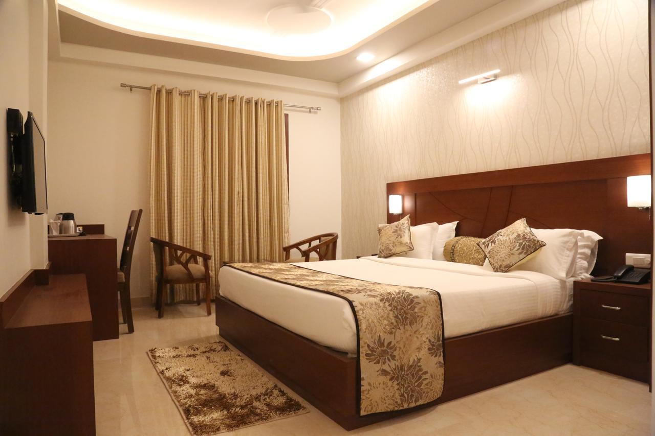 Hotel Varanasi Inn Екстер'єр фото