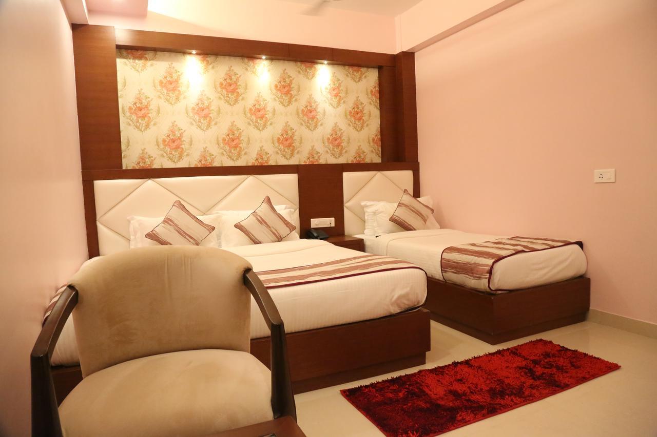 Hotel Varanasi Inn Екстер'єр фото