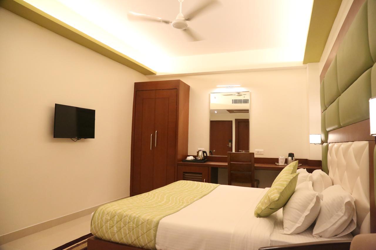 Hotel Varanasi Inn Екстер'єр фото