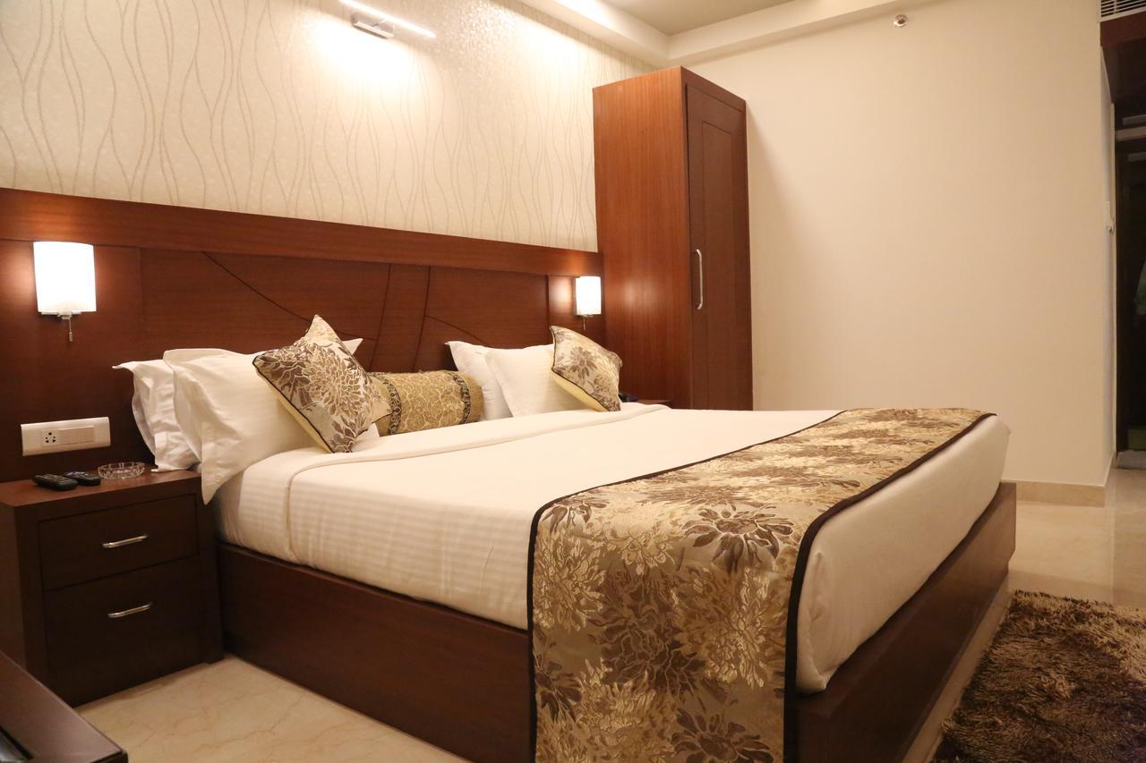 Hotel Varanasi Inn Екстер'єр фото