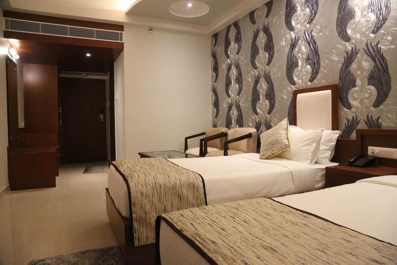 Hotel Varanasi Inn Екстер'єр фото
