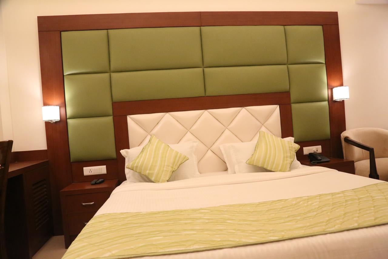 Hotel Varanasi Inn Екстер'єр фото