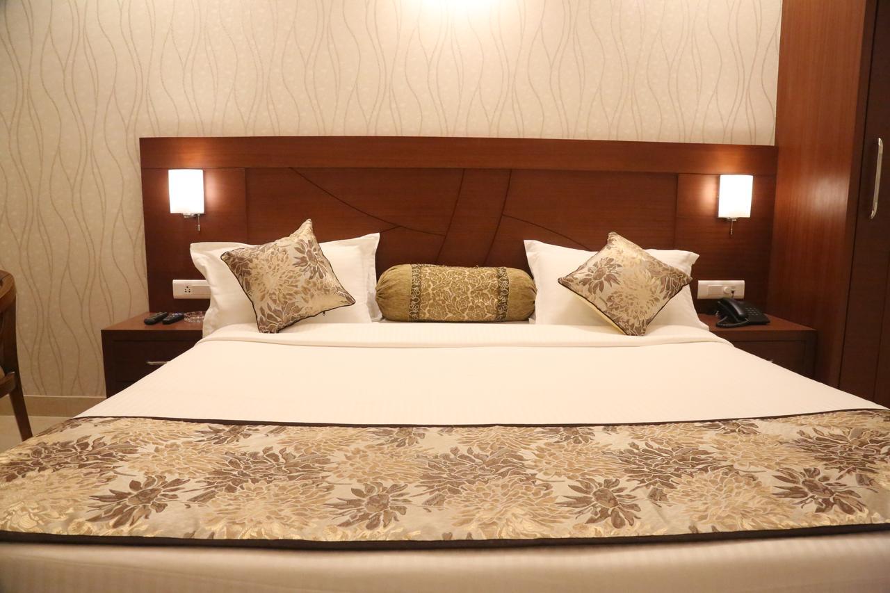 Hotel Varanasi Inn Екстер'єр фото