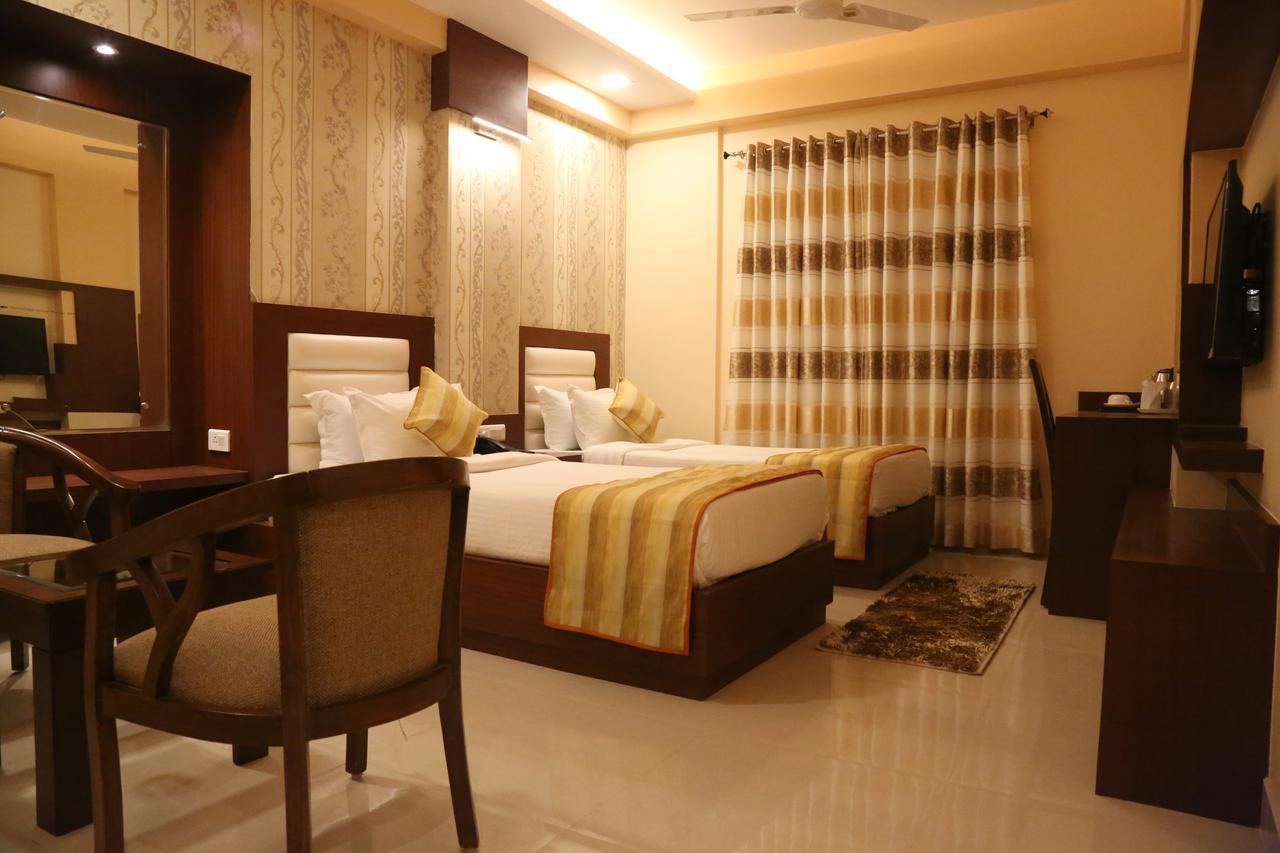 Hotel Varanasi Inn Екстер'єр фото