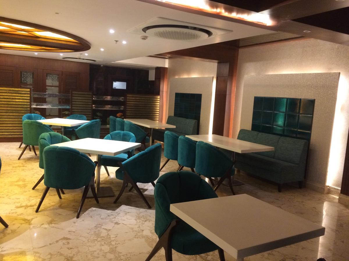 Hotel Varanasi Inn Екстер'єр фото