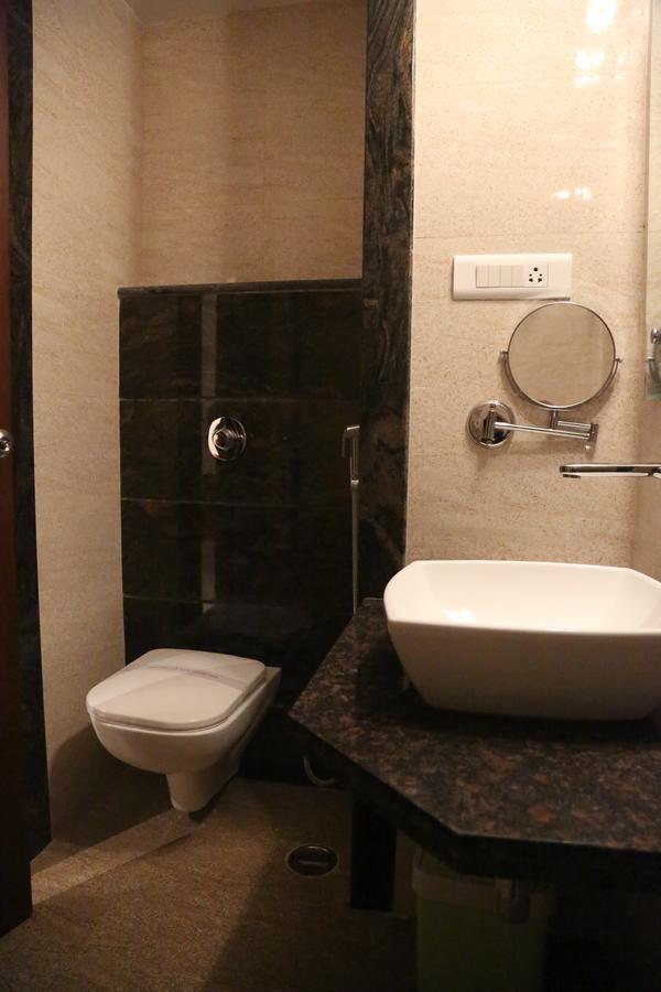 Hotel Varanasi Inn Екстер'єр фото