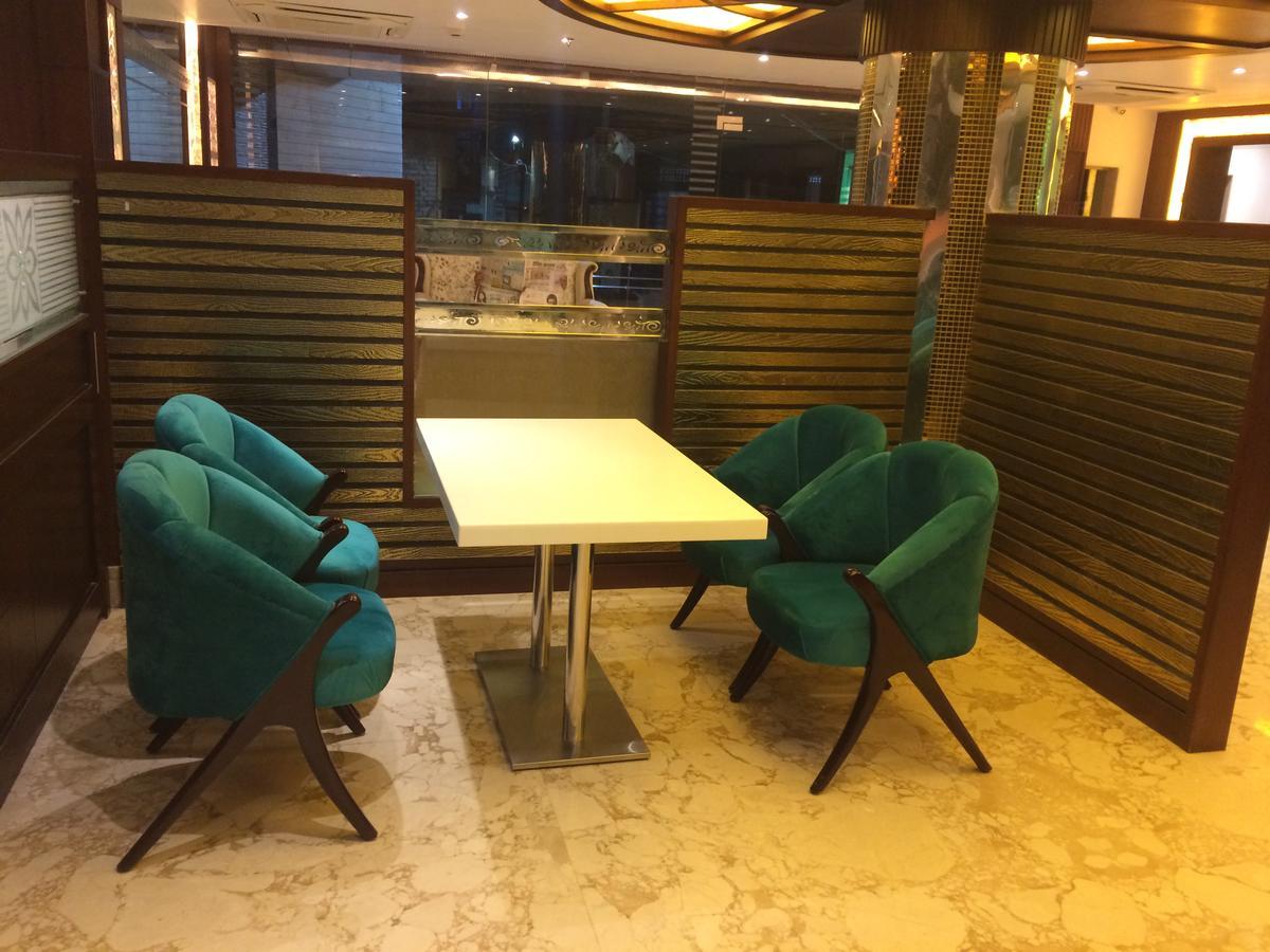 Hotel Varanasi Inn Екстер'єр фото