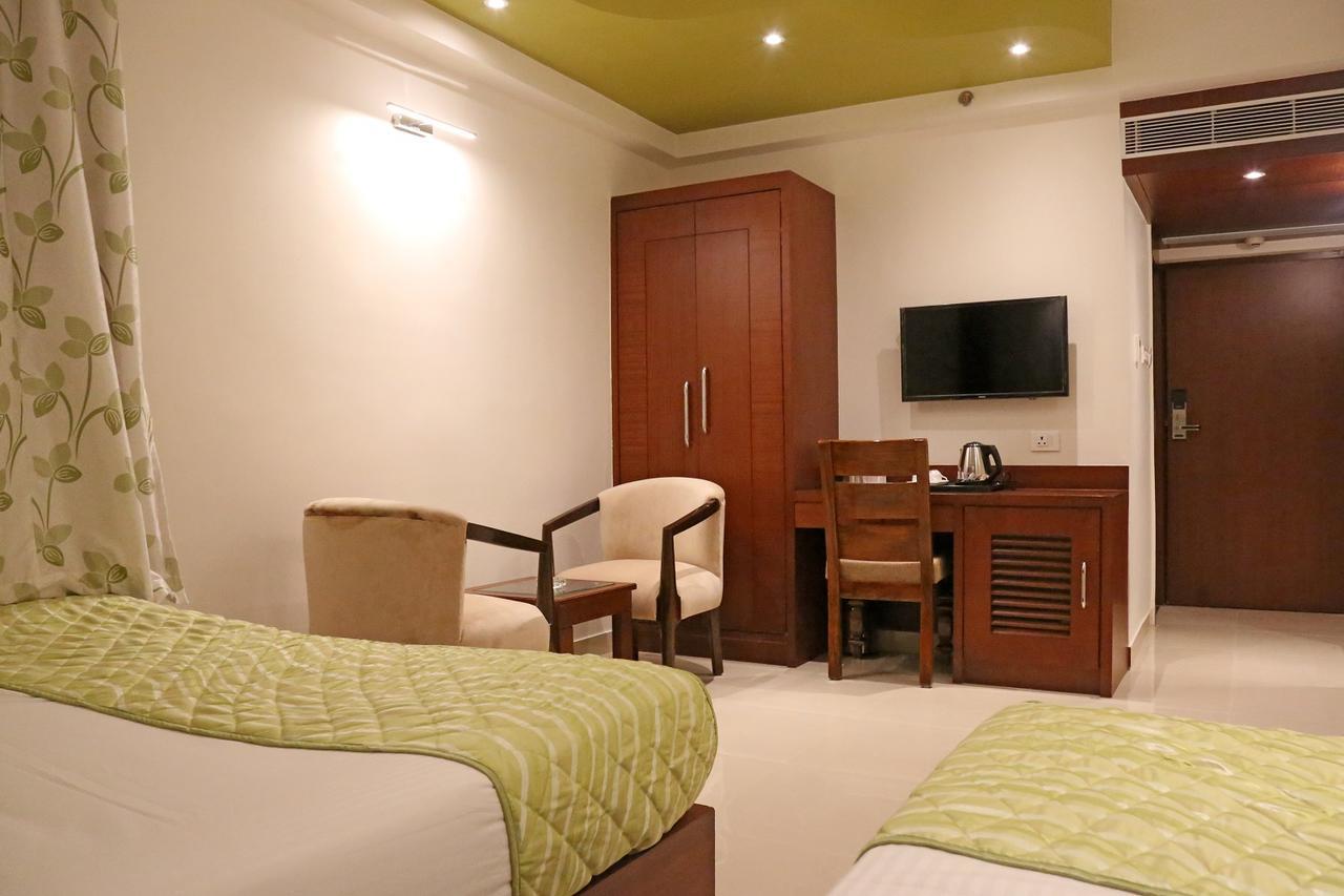 Hotel Varanasi Inn Екстер'єр фото