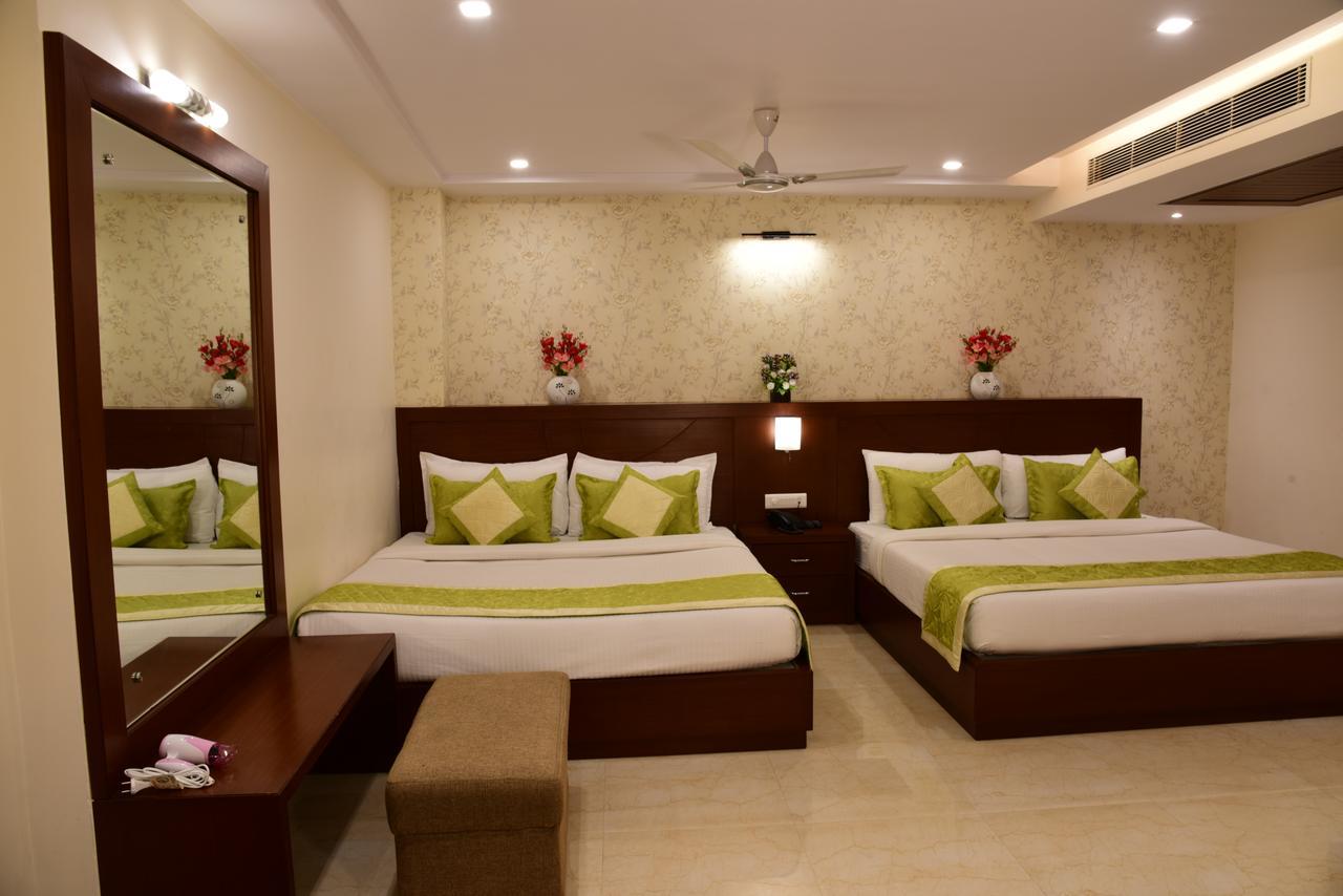 Hotel Varanasi Inn Екстер'єр фото