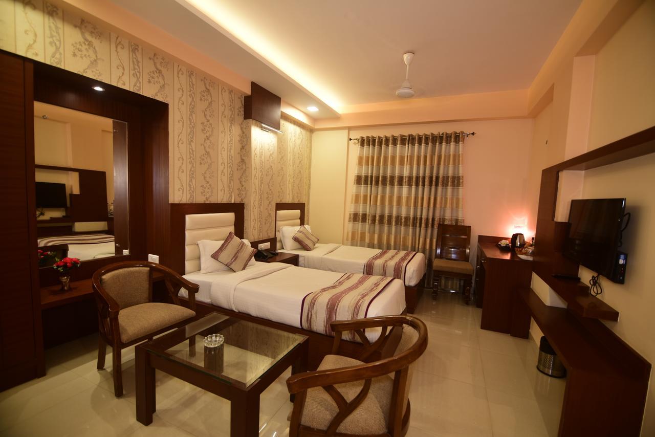 Hotel Varanasi Inn Екстер'єр фото