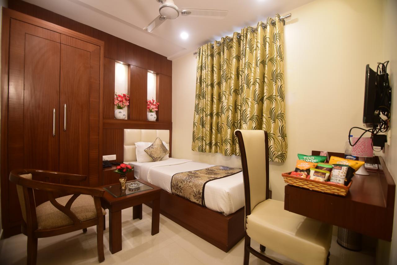 Hotel Varanasi Inn Екстер'єр фото
