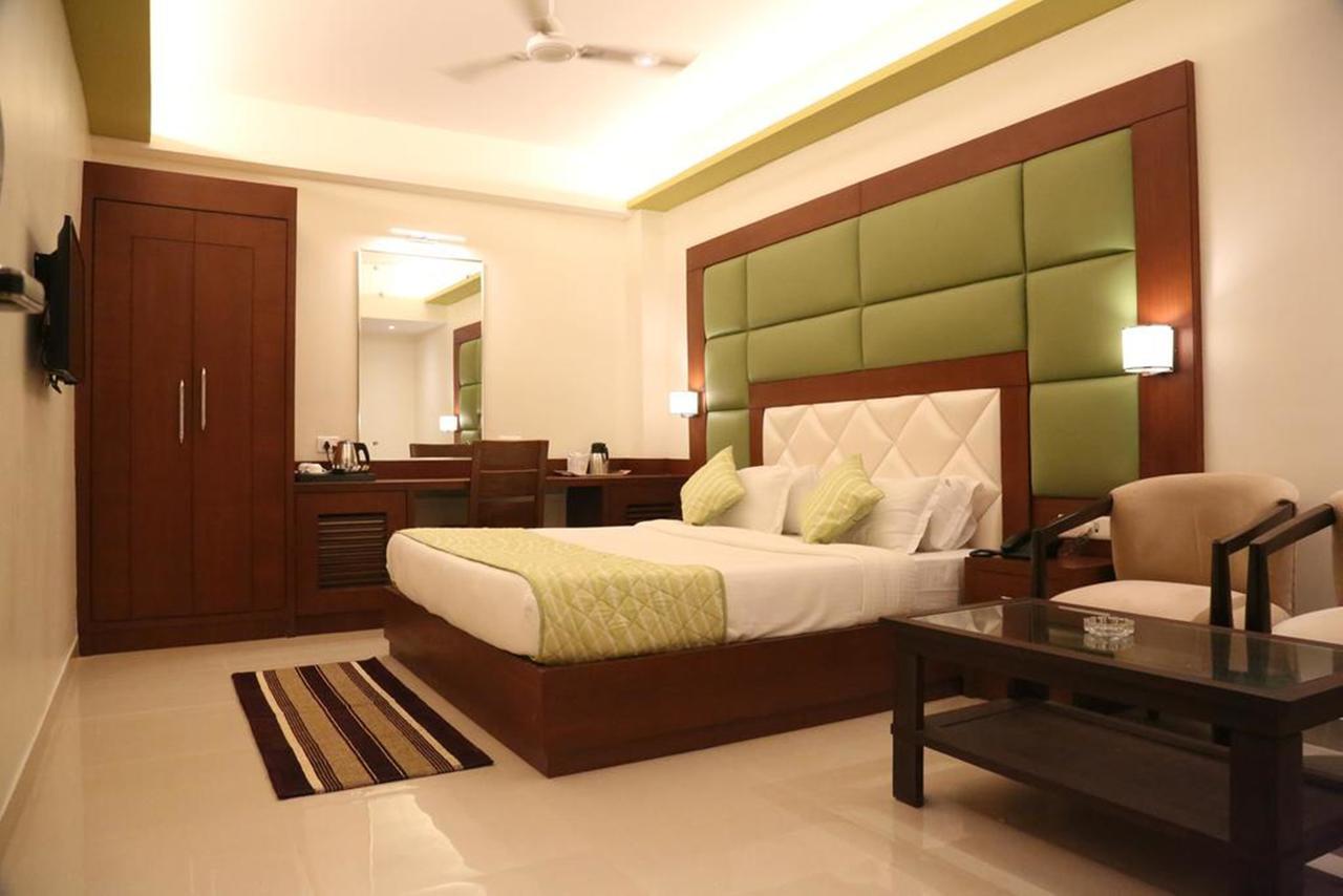 Hotel Varanasi Inn Екстер'єр фото